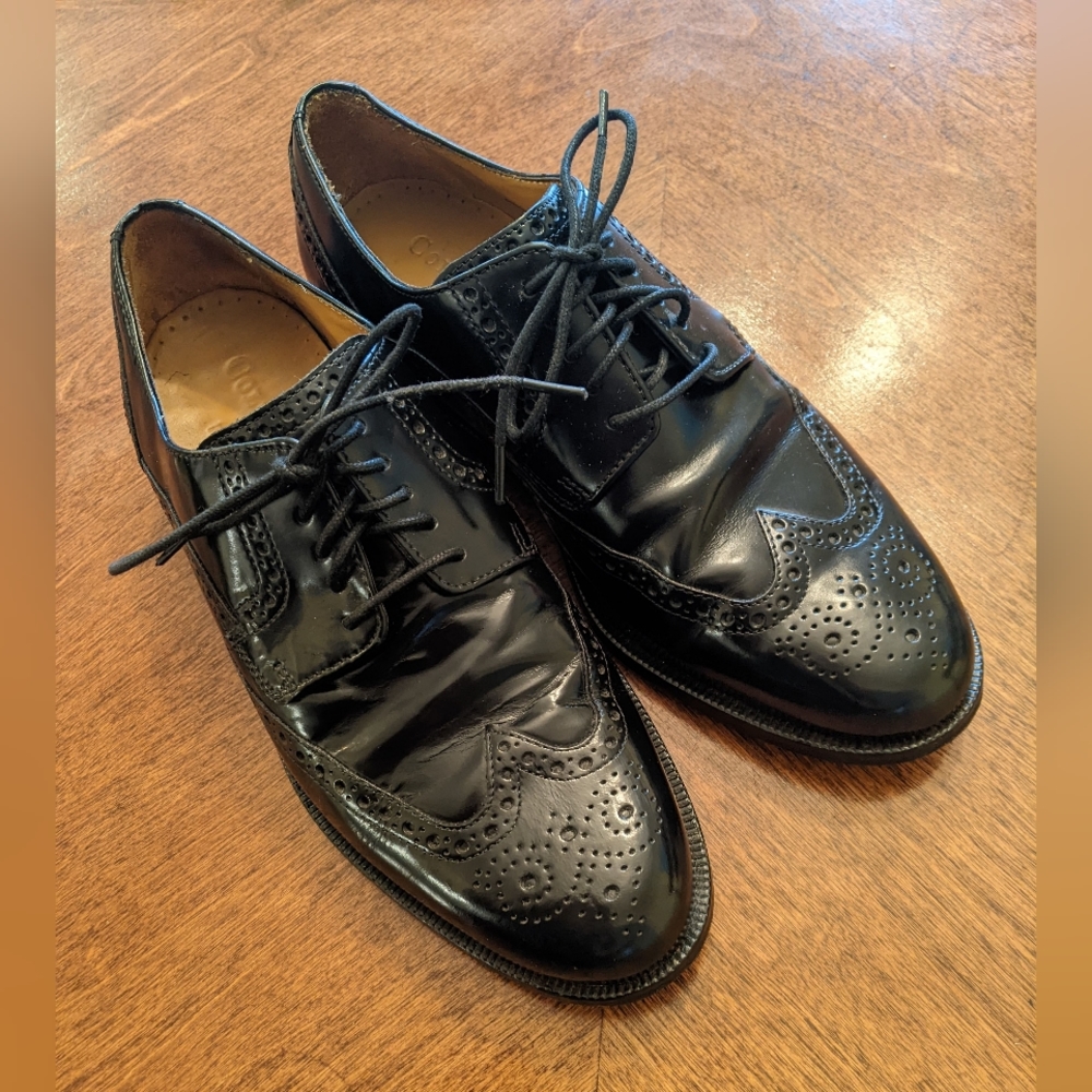 Men's Cole Haan black patent leather wingtips. size 8